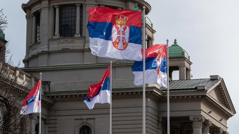 Протестующие в Нови-Саде разрушили офис правящей в Сербии партии