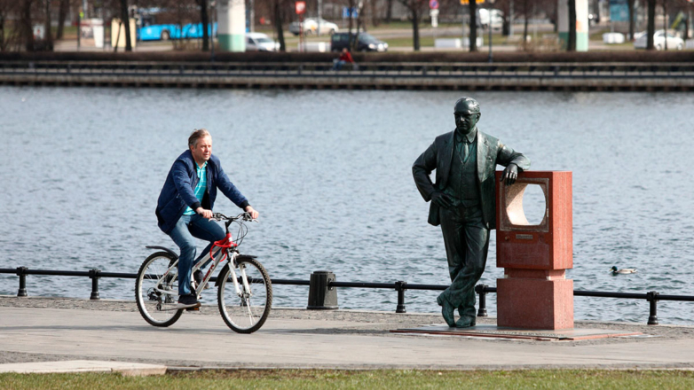 Аномально теплую погоду до +17°C ждут в Москве на неделе