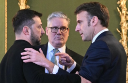 Макрон и Стармер пять дней уговаривали Зеленского изменить подход к Трампу, пишет NYT