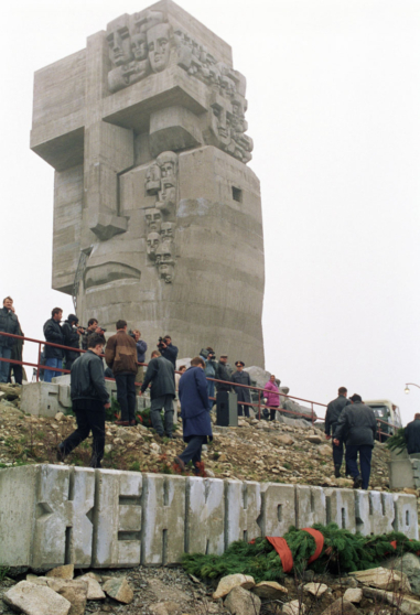 Открытие монумента "Маска скорби"