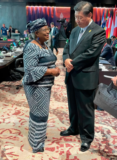 Генеральный директор ВТО Нгози Оконджо-Ивеала и председатель КНР Си Цзиньпин