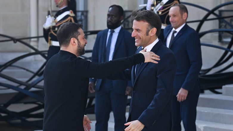 Зеленский обсудил с Макроном мирный процесс на Украине