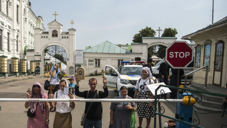 С крестом и без креста: Киев намерен навсегда покончить с Украинской православной церковью