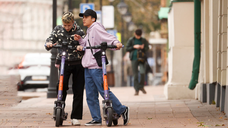 Штрафы для подростков за езду на электросамокатах выросли втрое