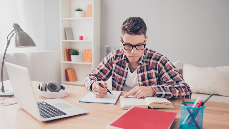 Более половины студентов в РФ обучаются в онлайн-формате