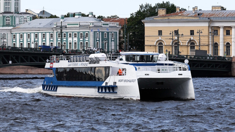 Инновационный скоростной катамаран спустили на воду в Петербурге