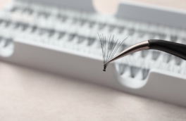 Накладные ресницы-пучки: как их правильно клеить и чем они лучше наращенных