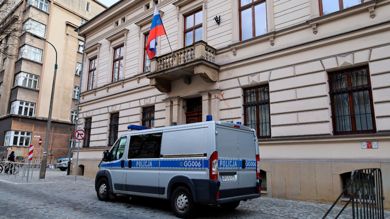 Польша закроет генконсульство России в Кракове