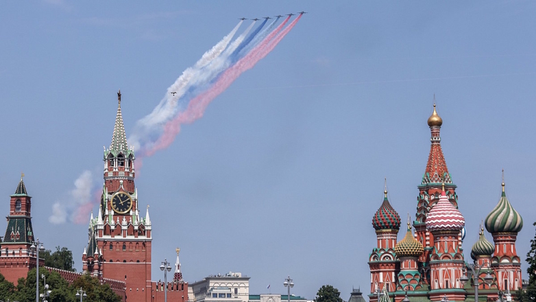 Парад Победы в Москве завершился пролетом авиации