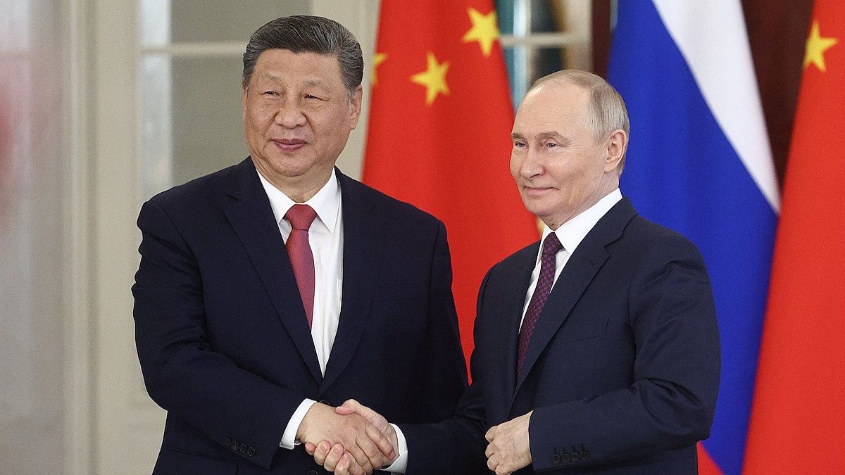 Председатель КНР Си Цзиньпин и президент России Владимир Путин