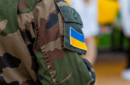 Украинский омбудсмен: школьники травят военных