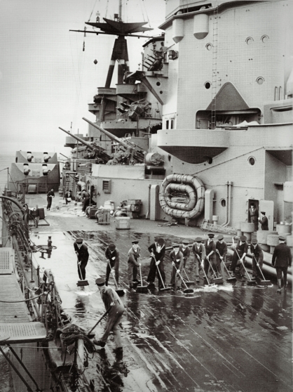 Плот Карли на линкоре "Родни"