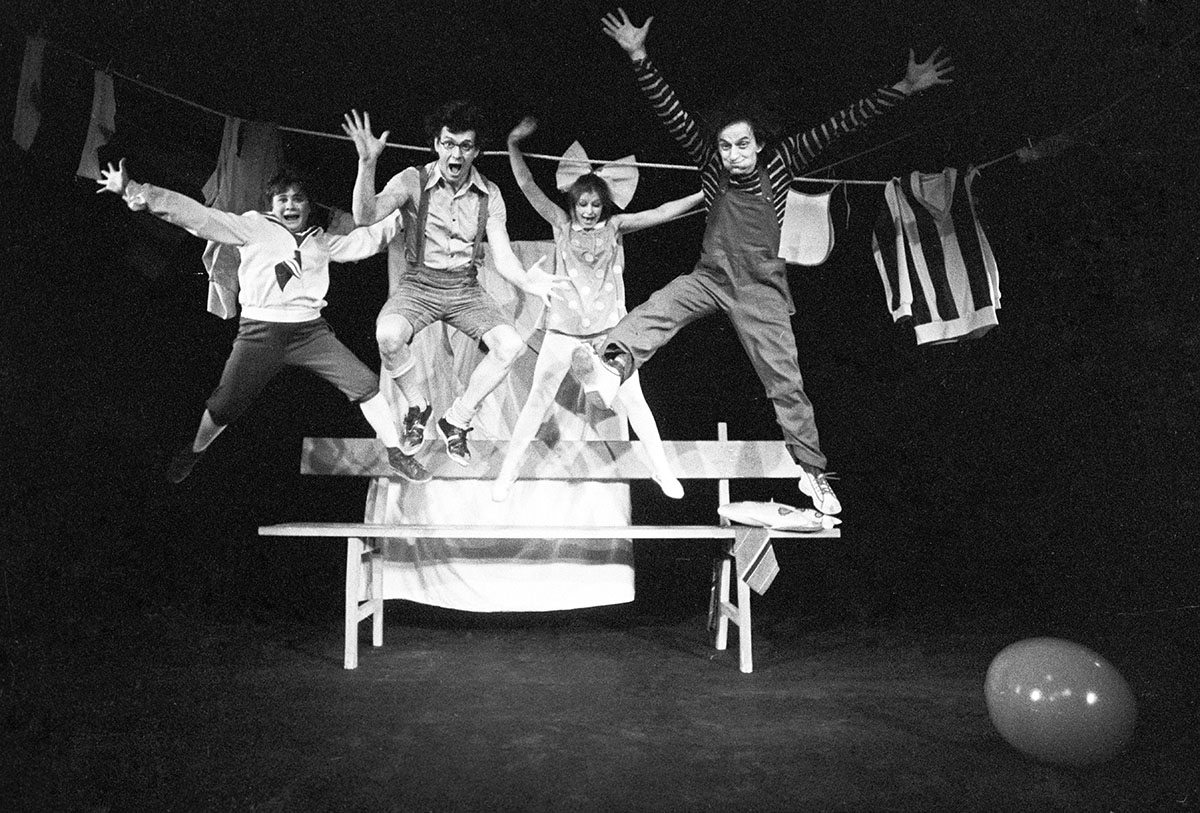 Сцена из спектакля "Фантазеры" Полунин