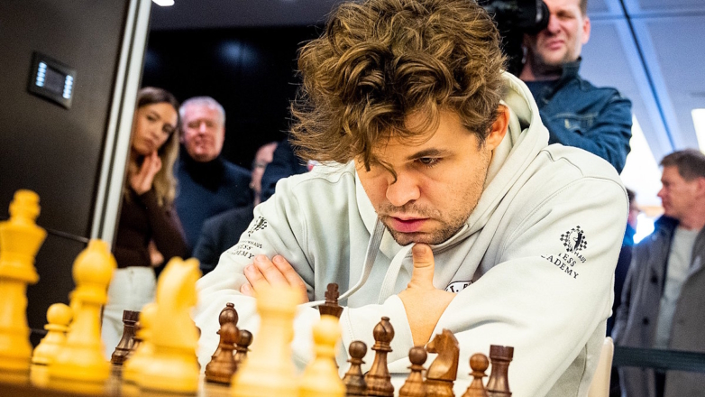 Магнус Карлсен проиграл молодому гроссмейстеру, вышел из себя и ударил кулаком по столу
