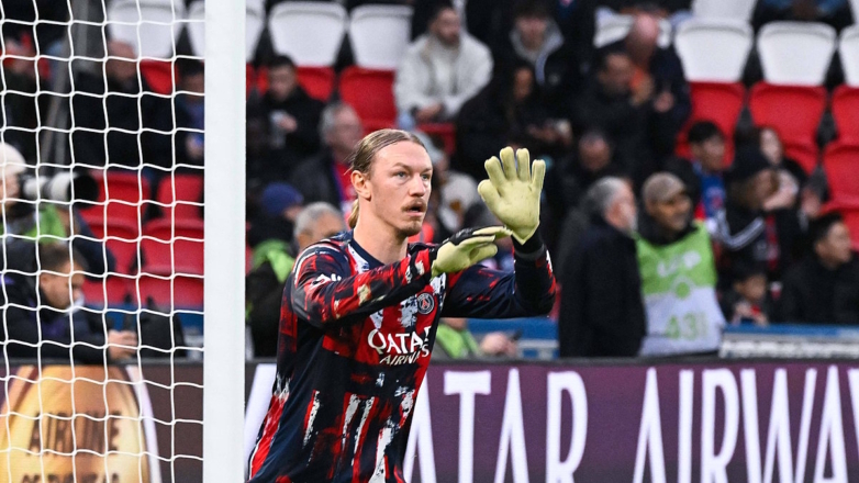 Матвей Сафонов признан игроком месяца в ПСЖ по версии Le Parisien