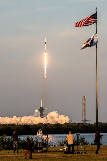 Запуск ракеты SpaceX Falcon 9