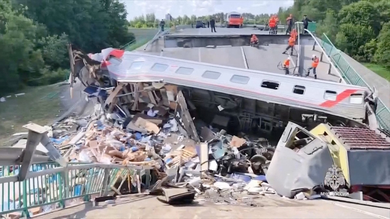 Подрывы на железной дороге в Брянской и Курской областях признали терактами