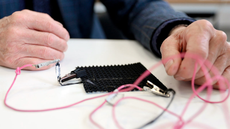 Генерирующую электроэнергию ткань разработали петербургские специалисты