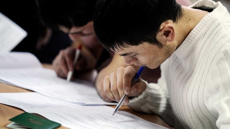 Организацию экзамена по русскому языку для мигрантов проверит Минобрнауки