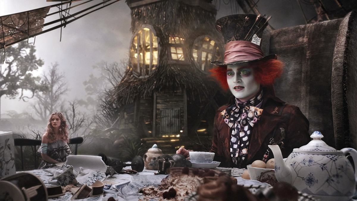Джонни Депп в роли Безумного Шляпника в экранизации «Алиса в Стране чудес» Тима Бертона, 2010 год