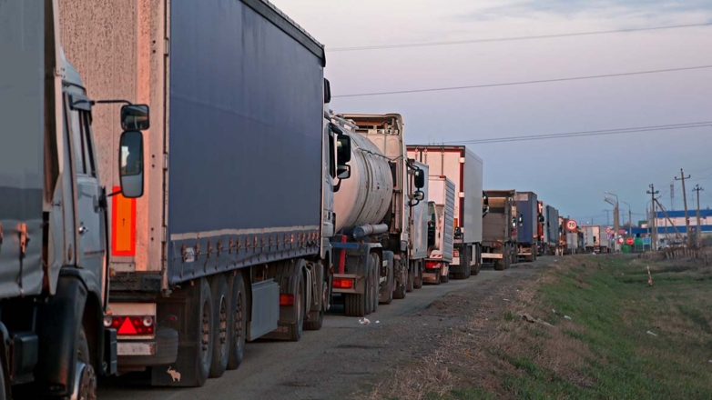 Литва выступила с угрозами в адрес Белоруссии из-за застрявших на границе фур