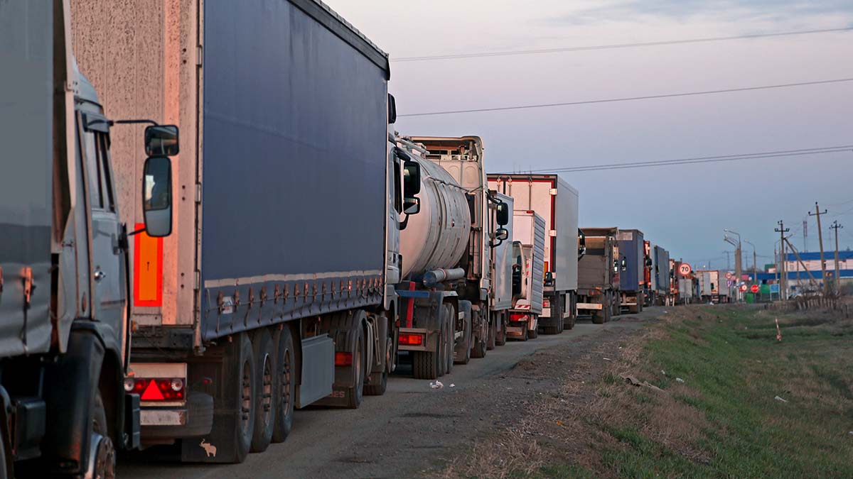 Литва выступила с угрозами в адрес Белоруссии из-за застрявших фур