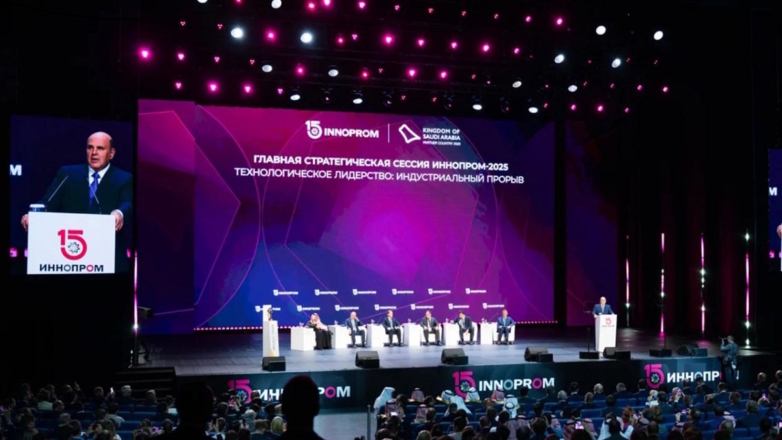 Премьер России оценил экспозицию Казахстана на выставке "Иннопром-2025"