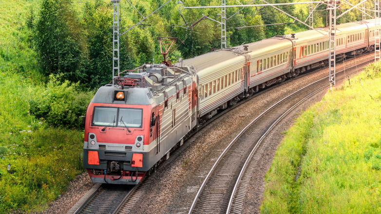 Девять пассажирских поездов задерживается после атаки БПЛА в Ростовской области