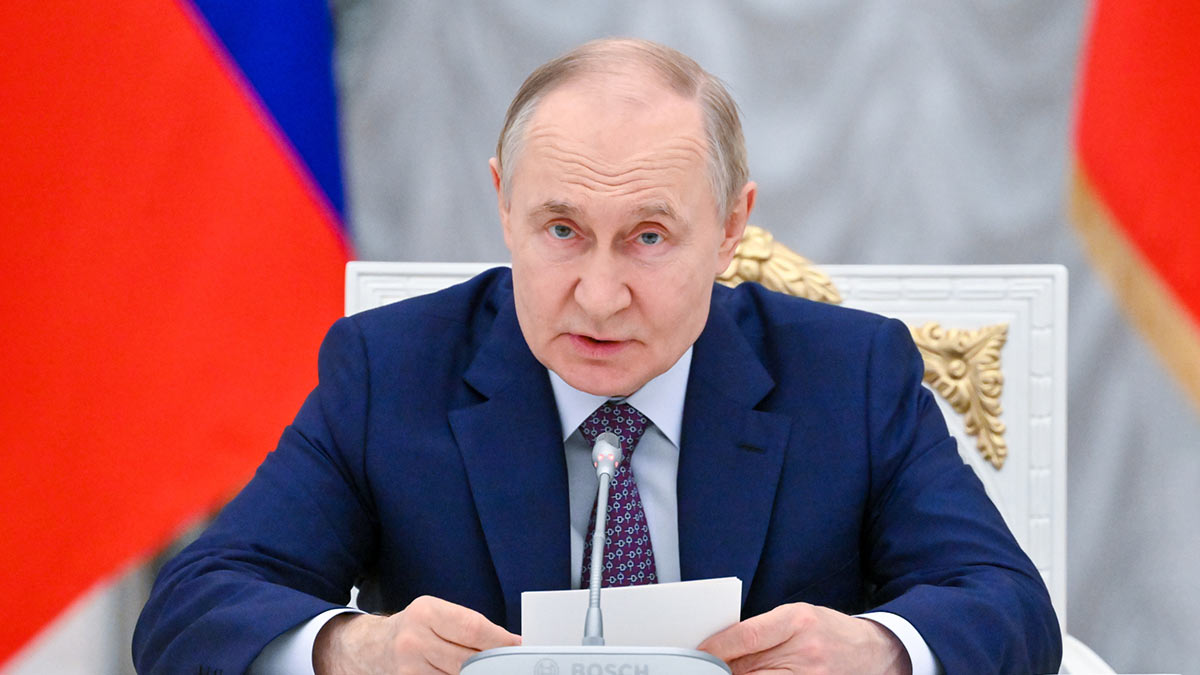 Путин поручил правительству поддержать развитие российского мессенджера