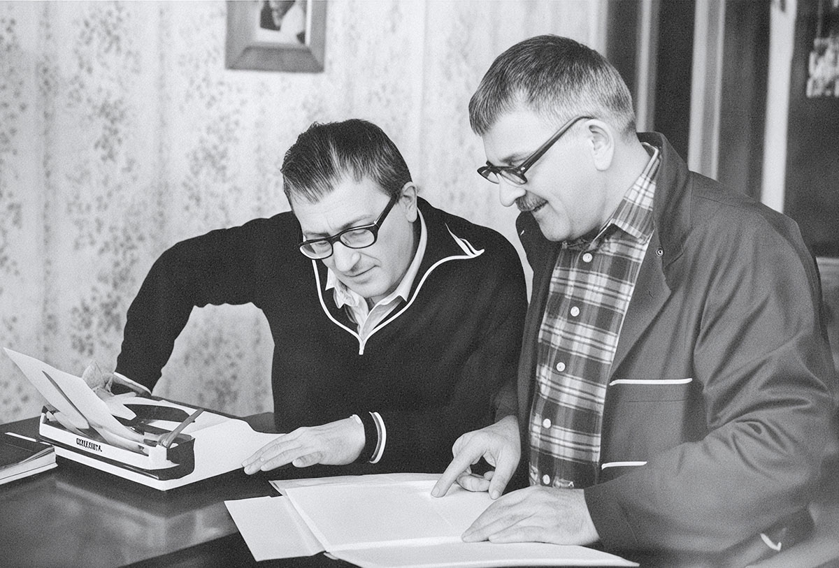 Борис Стругацкий дома у Аркадия Стругацкого