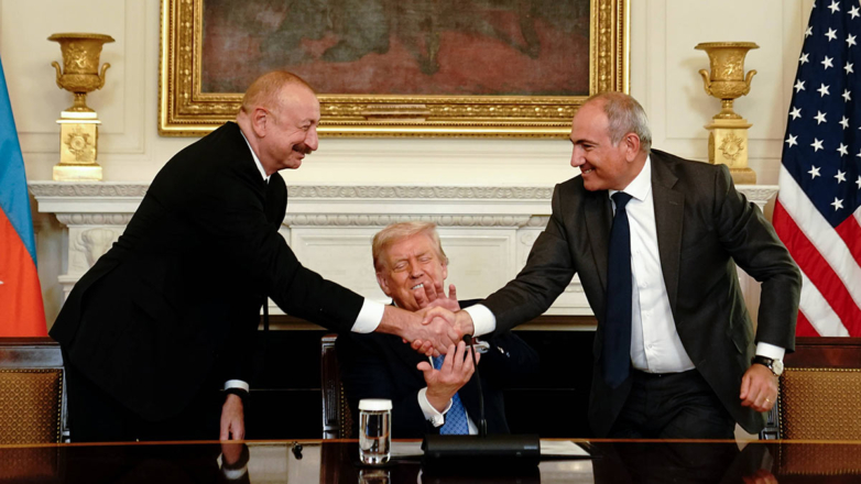 Символ покорности: в чем суть проекта мирного договора Армении и Азербайджана