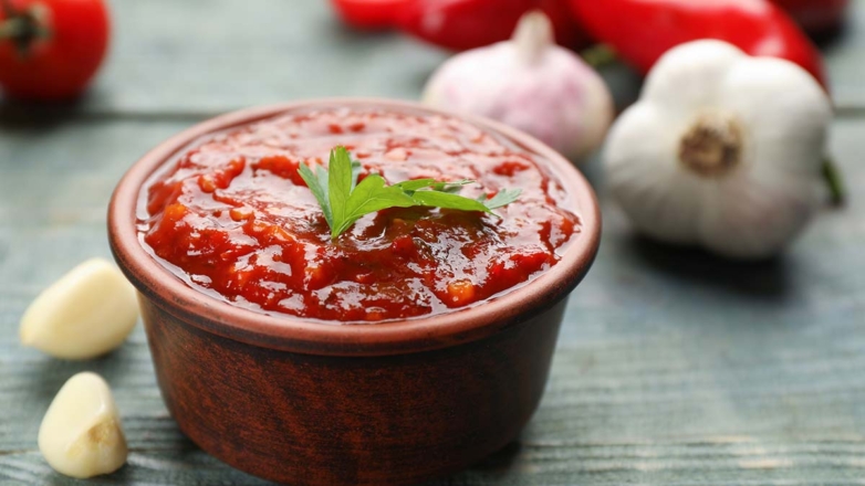 Классическая хреновина с помидорами без варки на зиму: быстро и просто