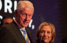 Билла и Хиллари Клинтон вызвали в Конгресс США для дачи показаний по делу финансиста Эпштейна