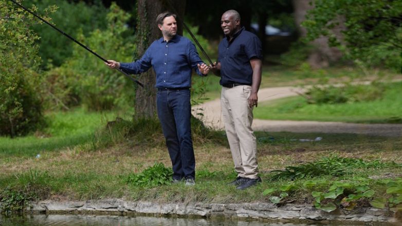 Главе МИД Великобритании за рыбалку с Вэнсом грозит штраф за браконьерство