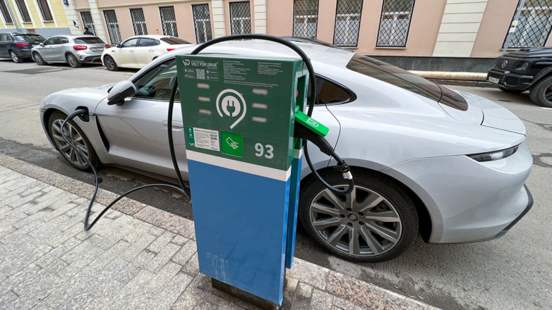 Власти России вложат 5,7 млрд руб. в создание зарядных станций для электрокаров