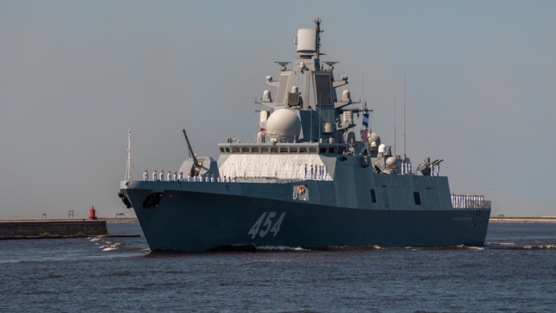Пятый фрегат проекта 22350 спущен на воду в Санкт-Петербурге