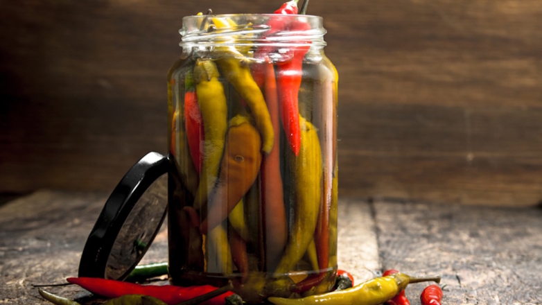 Острый перец с медом на зиму: пикантная закуска за 30 минут