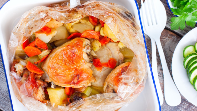Курица с овощами в рукаве в духовке