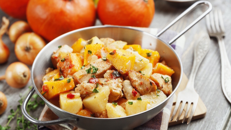 Тушеная курица с картошкой и тыквой