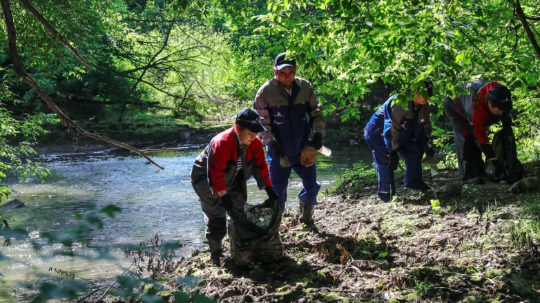 Сотрудники УК "Кузбассразрезуголь" провели экосубботники на кемеровских реках