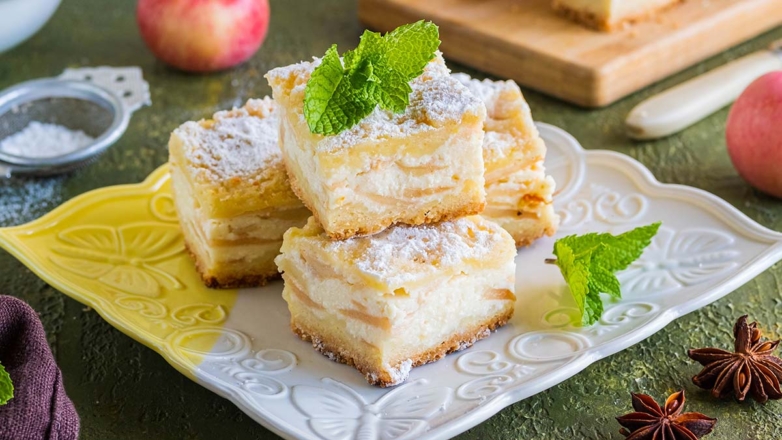 Манник с яблоками и творогом к чаю: простой рецепт на скорую руку