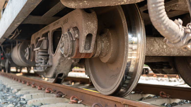 Тепловоз сошел с рельсов в Гатчинском округе Ленобласти, машинист погиб