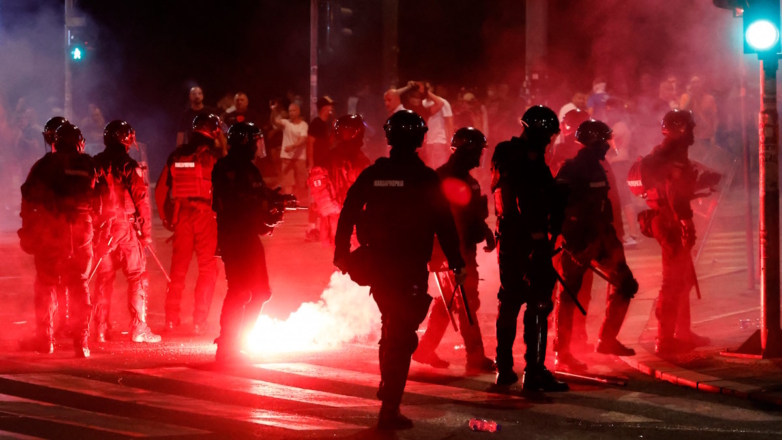 Протесты в Сербии: 75 полицейских ранены, более 100 человек задержаны