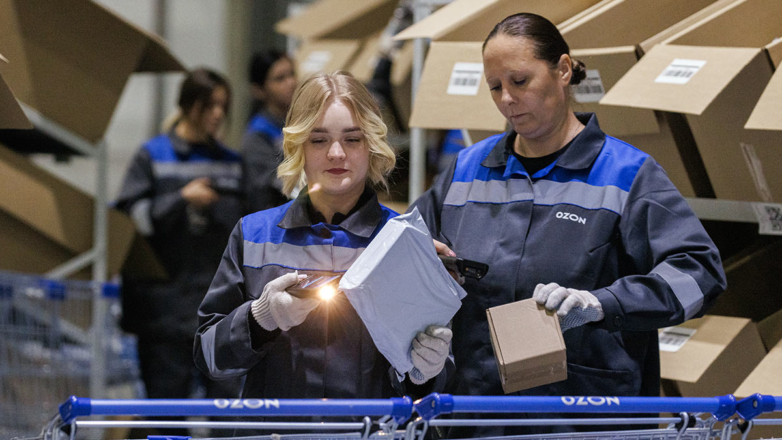 В Ozon прокомментировали сообщения о массовых проблемах на складах
