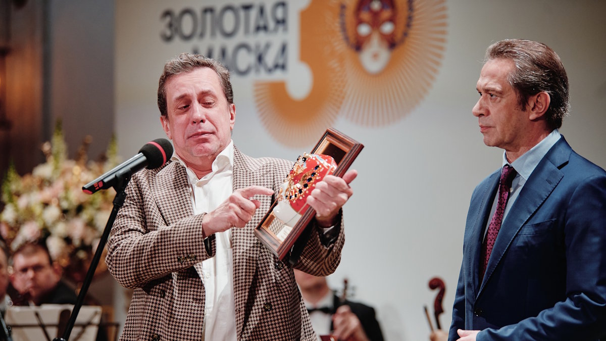 Вручение специальной премии фестиваля "Золотая маска" Наталии Касаткиной, легендарная артистка балета и педагог не дожила до церемонии всего месяц. Статуэтку за нее получал сын