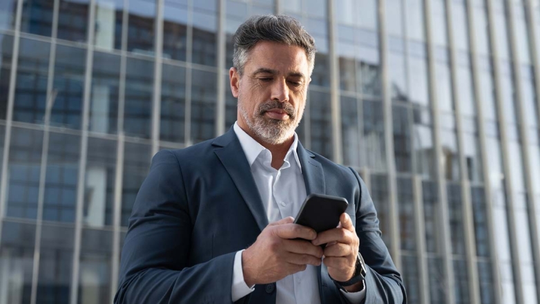 Сотовые операторы России предупредили абонентов об ограничениях интернета