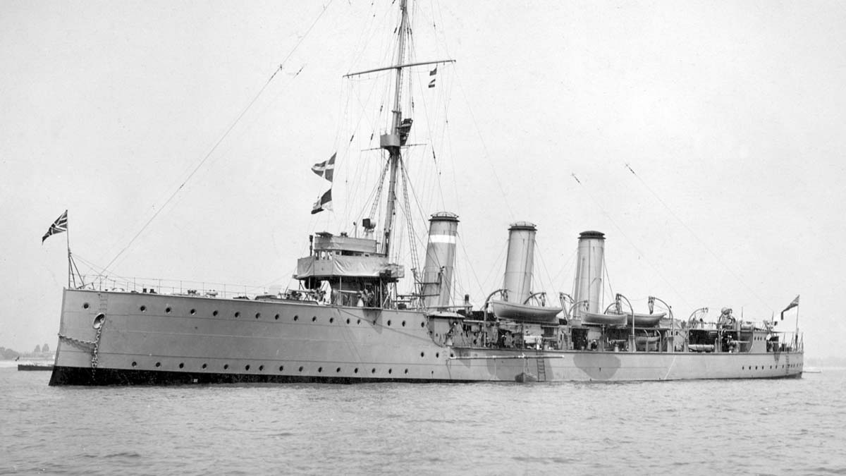 Британский крейсер "Патфайндер"