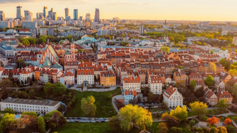 Дрон обезвредили над правительственными зданиями в Варшаве