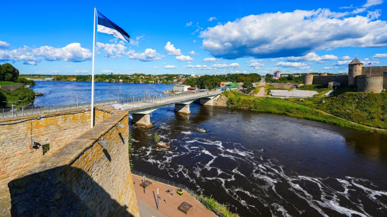 В Эстонии рассказали, когда откроется мост для машин через Нарву