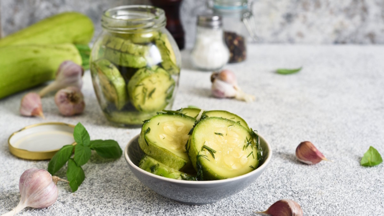 "Кабачки как грибы" на зиму: необычная закуска, которую сможет приготовить каждый